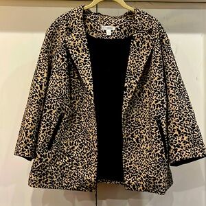 Cheetah print Blazer/jacket. 3/4 sleeve. Zip pocket. Open front.